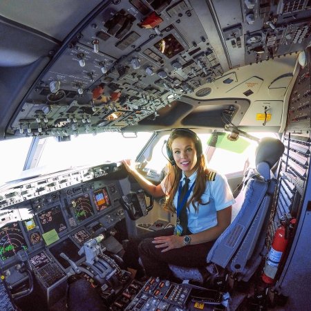 Татьяна Рыманова командир Боинга 737