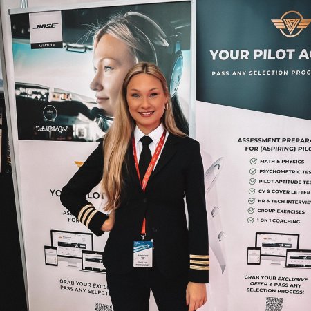 Девушка летчик