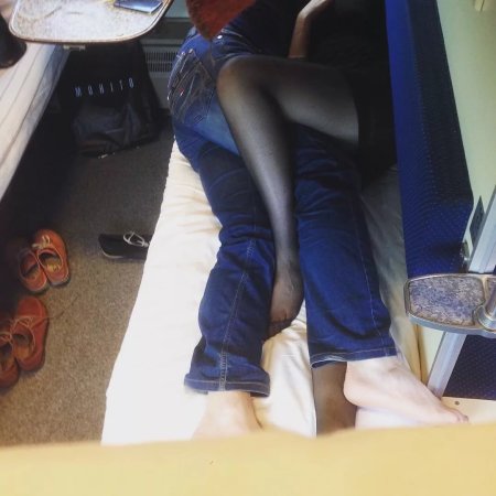 Девушки в поезде плацкарт