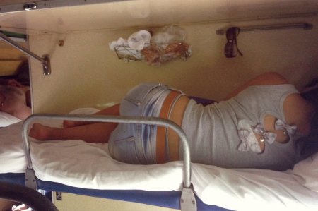 Девушки в плацкартном вагоне