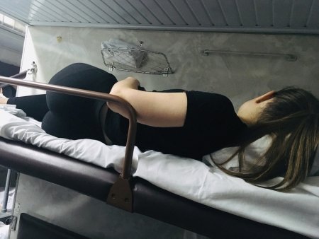 Красивые девушки в поезде