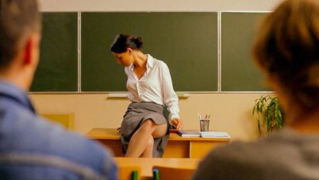 Учительница старших классов