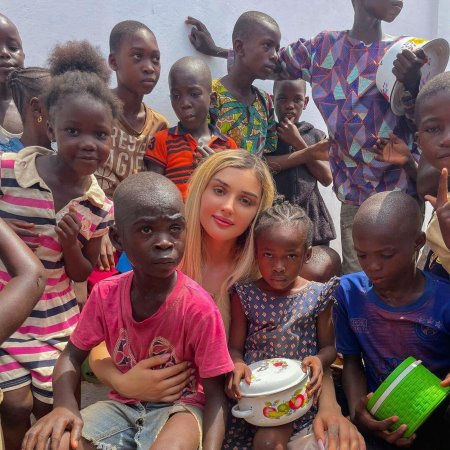 Дина саева в Африке