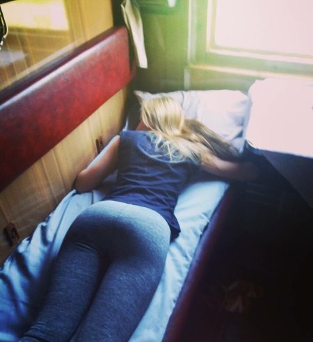 Красивые девушки в поезде