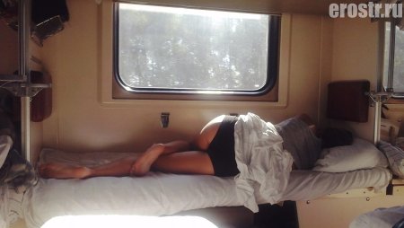Красивые девушки в поезде