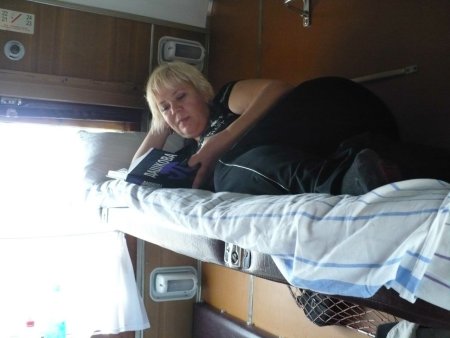 Спит в поезде