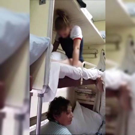 Девушки в плацкарте