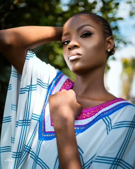 Сиерра Лион девушки