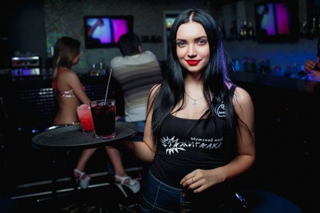 Бар Zажигалка официантки