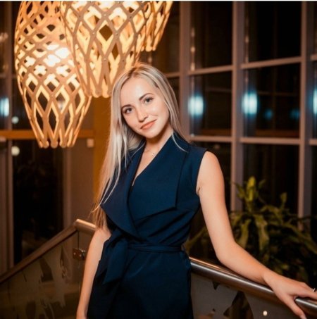 Девушки хостес