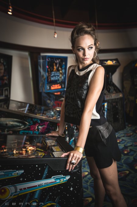 Девочки в клубе