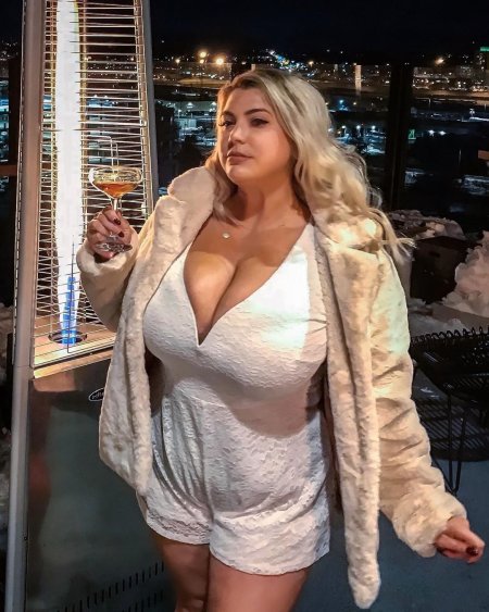 Огромные бидоны