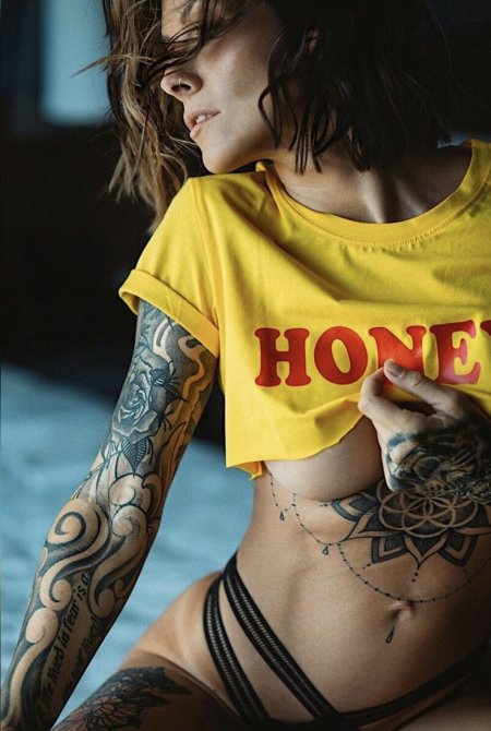 Красивые татуированные девушки