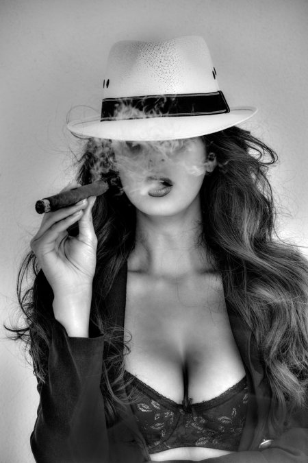 Девушка в шляпке