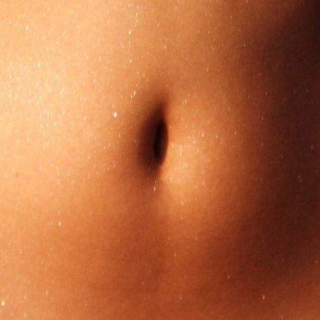 Пупок девушки