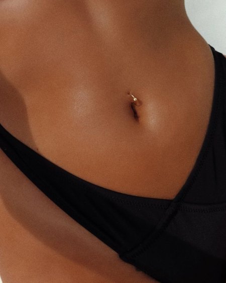 Красивый пупок у девушек