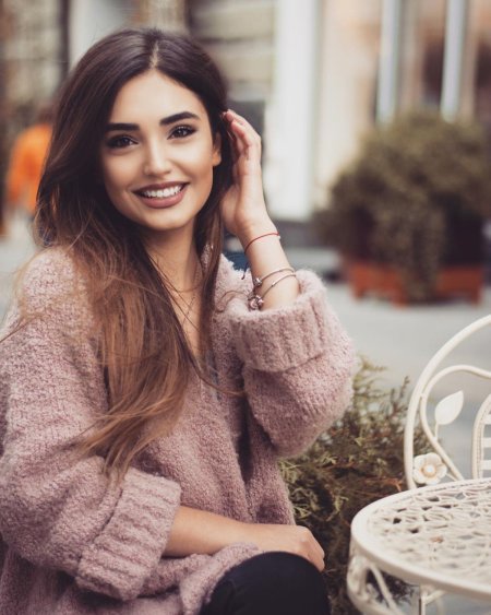 Грета Гуламбарова