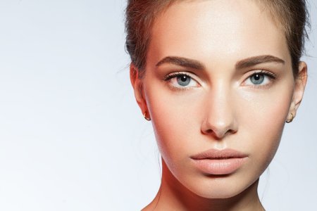 Лицо девушки в анфас