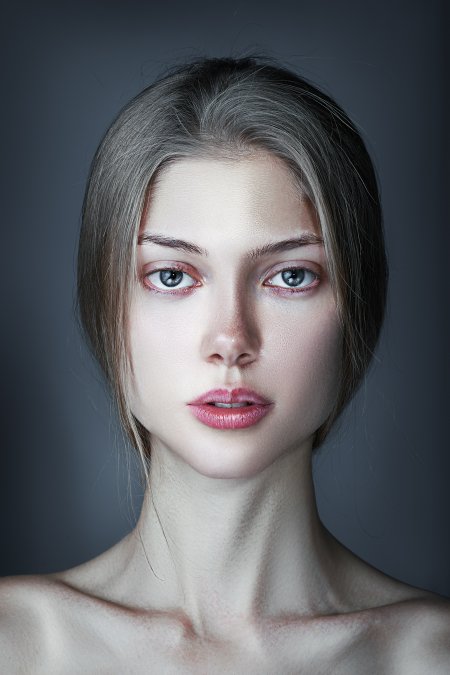 Бледная девушка