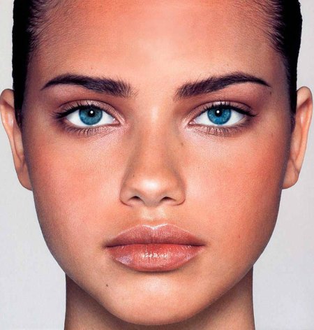 Адриана Лима анфас