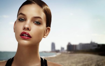 Барбара Палвин лицо