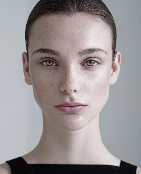 Модель анфас