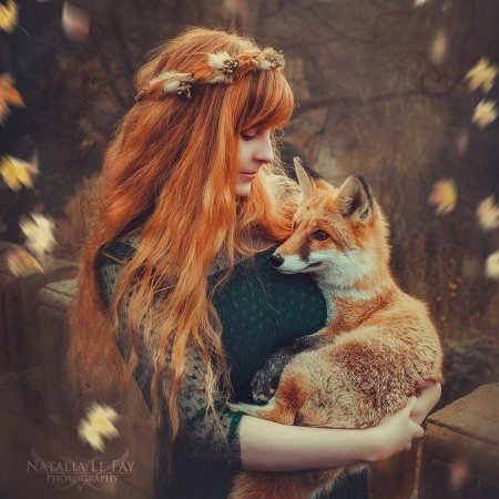 Девушка с лисенком