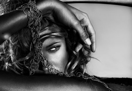 Покорная девушка