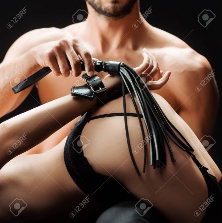 Девушка с плеткой и мужчина