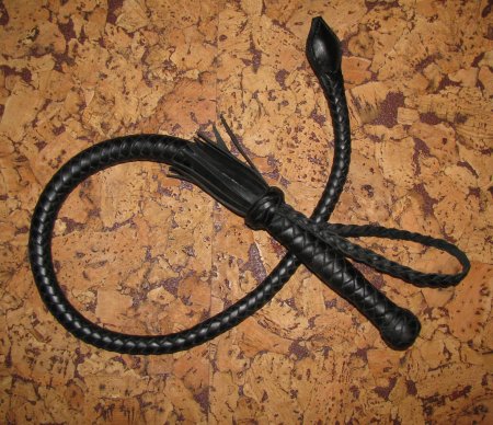 Кожаная плетка