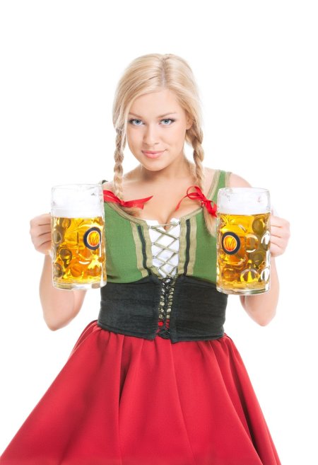 Красивые девушки с пивом