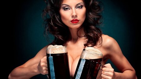 Красивые девушки с пивом
