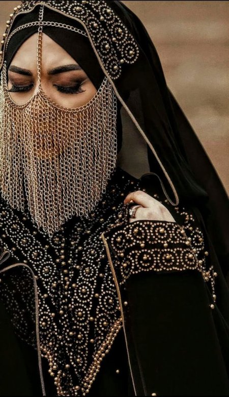 Никаб с короной