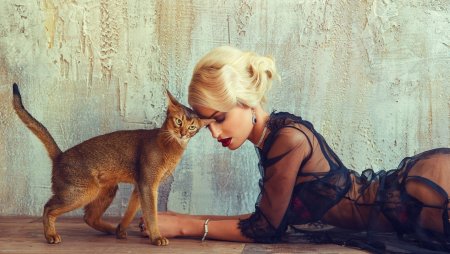 Женщина с котом