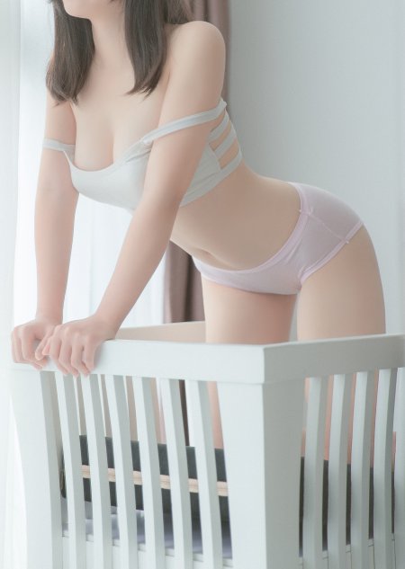 Бледные девушки в Нижнем белье