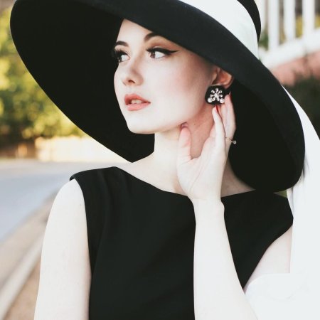 Одри Хепберн в шляпе в шляпе