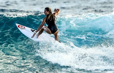 Кэтрин Диас серфингистка