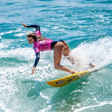 Серфингистка Салли