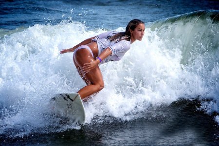 Кэтрин Диас серфингистка