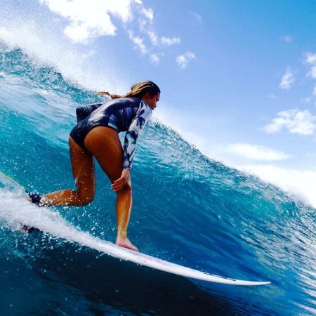 Бо Стэнли серфингистка