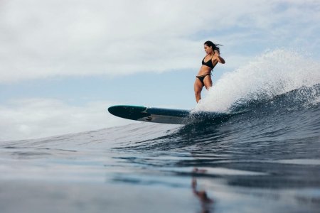 Бо Стэнли серфингистка