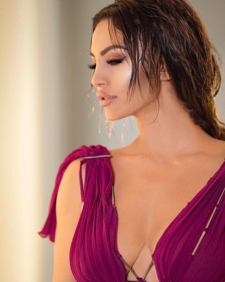 Аманда лажкаж Албания