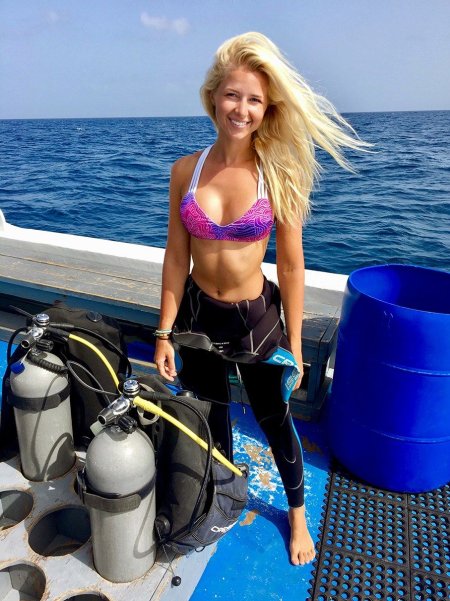 Дайвинг блондинка