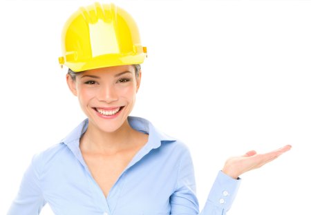 Девушка в строительной каске