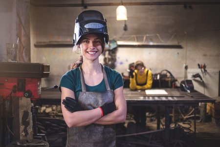 Женщины сварщицы