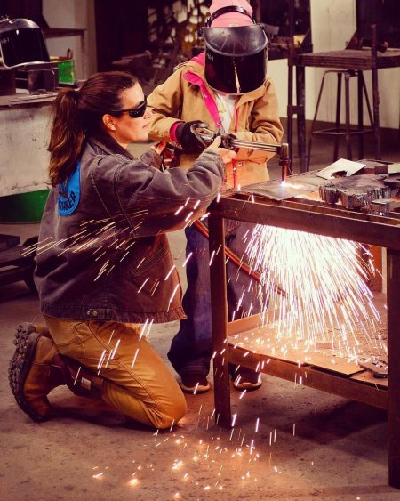 Женщины в сварке