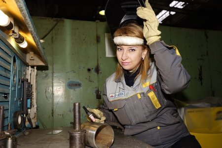 Женщины сварщицы