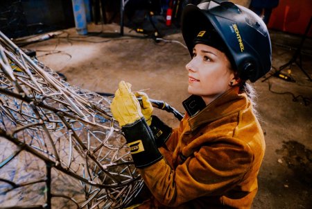 Александра Weld Queen