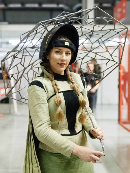 Александра Ивлева сварщица