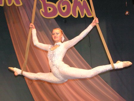 Белый костюм для воздушной гимнастики